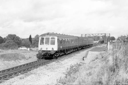 BR(W) Class 118 at Bearley, Warwickshire with the 12.33pm Birmingham New Street - Stratford upon Avon service on Saturday 29 Sep 1973 - J. Scrace [233313]