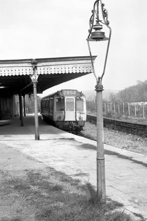 BR(W) Class 121 B135 at Bridport Station, Dorset with the 4.05pm Bridport - Maiden Newton service on Wednesday 23 Apr 1975 - J. Scrace [233364]