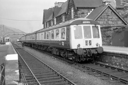 BR(W) Class 119 M 51059 at Machynlleth Station, Powys with the 1.40pm Wolverhampton - Aberystwyth service on Thursday 22 May 1975 - J. Scrace [233376]
