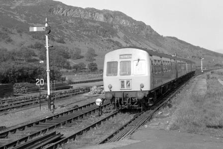 BR(W) Class 101 at Porthmadog, Gwynedd with the 7.56am Pwllheli - Machynlleth service on Saturday 24 May 1975 - J. Scrace [233378]