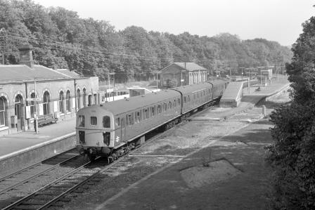 BR(S) Class 207 1312 at Groombridge Station, East Sussex with the 10.58am Tonbridge to Eridge on Friday 20 Aug 1976 - J. Scrace [233429]