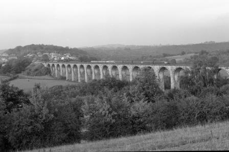 BR(W) Class 101 at Dee Viaduct, Cheshire with the 3.44pm Wolverhampton to Chester on Saturday 02 Oct 1976 - J. Scrace [233432]