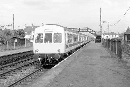 BR(W) Class 101 at Porthmadog Station, Gwynedd with the 3.00pm Machynlleth to Pwhelli on Saturday 27 May 1978 - J. Scrace [233451]