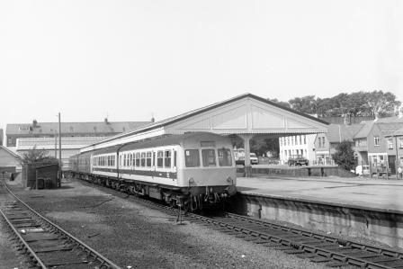 BR(W) Class 101 M51184 at Pwhelli Station, Gwynedd with the 12.14pm Pwhelli - Dovey Junction service on Thursday 01 Jun 1978 - J. Scrace [233454]