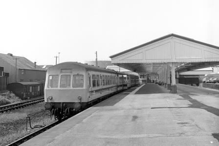 BR(W) Class 101 M51184 at Pwhelli Station, Gwynedd with the 12.14pm Pwhelli - Dovey Junction service on Thursday 01 Jun 1978 - J. Scrace [233455]