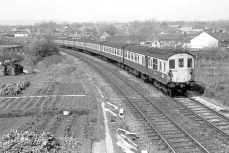 BR(S) Class 202 1018 at Tonbridge, Kent with the 1.45pm Charing Cross - Hastings service on Wednesday 03 May 1978 - J. Scrace [233466]
