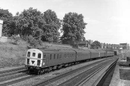 BR(S) Class 207 1316 at Clapham Junction, Greater London with the 10.13am Victoria - East Grinstead & Uckfield service on Friday 09 Jun 1978 - J. Scrace [233471]