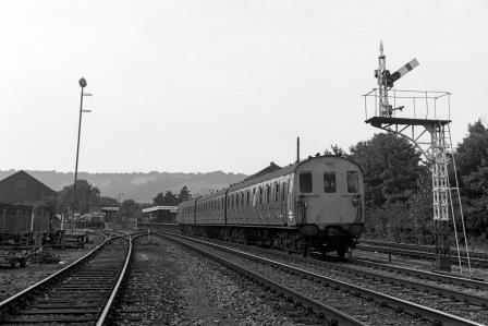 BR(S) Class 205 1107 at Oxted, Surrey with the 5.38pm Victoria - East Grinstead service on Monday 17 Jul 1978 - J. Scrace [233475]