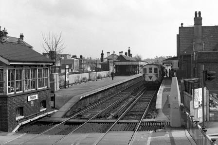 BR(S) Class 206 1206 at Reigate Station, Surrey with the 11.49am Tonbridge to Reading on Saturday 07 Apr 1979 - J. Scrace [233499]