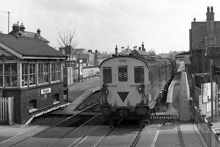 BR(S) Class 206 1206 at Reigate Station, Surrey with the 11.49am Tonbridge to Reading on Saturday 07 Apr 1979 - J. Scrace [233500]