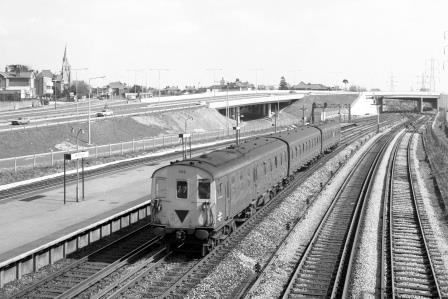 BR(S) Class 205 1102 at Millbrook Station, Hampshire with the 1.40pm Portsmouth & Southsea - Salisbury service on Easter Saturday 05 Apr 1980 - J. Scrace [233524]