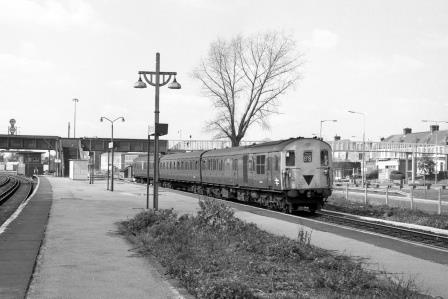BR(S) Class 205 1127 at Millbrook Station, Hampshire with the 1.55pm Romsey - Portsmouth Harbour service on Easter Saturday 05 Apr 1980 - J. Scrace [233525]