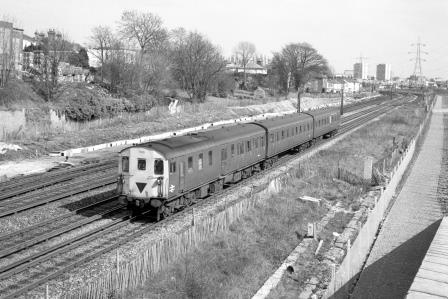 BR(S) Class 205 1130 at Millbrook, Hampshire with the 2.40pm Portsmouth & Southsea to Romsey on Easter Saturday 05 Apr 1980 - J. Scrace [233528]
