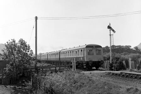 BR(W) Class 120 W50675 at Porthmadog, Gwynedd with the 4.00pm Pwhelli to Wolverhampton on Saturday 24 May 1980 - J. Scrace [233535]