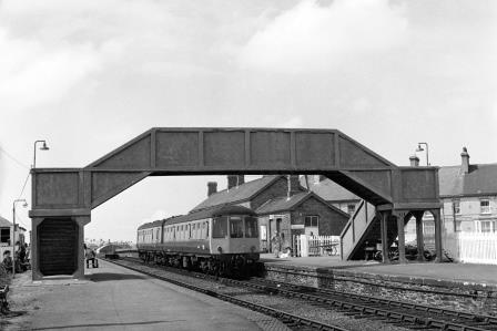 BR(W) Class 103 M56158 at Tywyn Station, Clwyd with the 3.58pm Tywyn to Machynlleth on Tuesday 27 May 1980 - J. Scrace [233538]