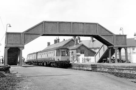 BR(W) Class 103 M56158 at Tywyn Station, Clwyd with the 3.58pm Tywyn to Machynlleth on Tuesday 27 May 1980 - J. Scrace [233539]
