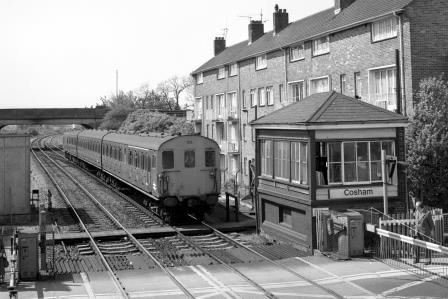BR(S) Class 205 1115 at Cosham, Hampshire with the 2.05pm Eastleigh - Portsmouth & Southsea service on Friday 09 May 1980 - J. Scrace [233543]