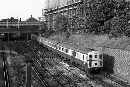 BR(S) Class 207 1315 at East Croydon, Greater London with the 5.06pm Victoria to East Grinstead on Wednesday 03 Sep 1980 - J. Scrace [233548]