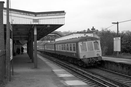 BR(S) Class 119 L572 at Merstham Station, Greater London with an Earlswood to Merstham Special Service on Tuesday 17 Mar 1981 - J. Scrace [233552]