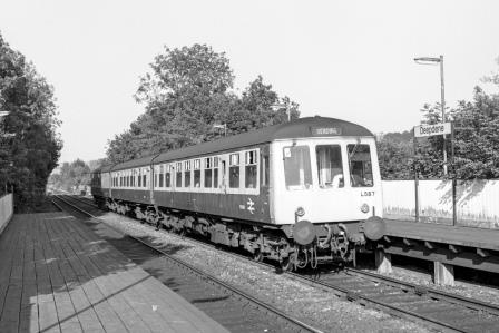 BR(S) Class 119 L587 at Deepdene Station, Surrey with the 6.08pm Redhill to Reading on Tuesday 07 Jul 1981 - J. Scrace [233559]