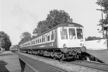BR(S) Class 119 L587 at Deepdene Station, Surrey with the 6.08pm Redhill to Reading on Tuesday 07 Jul 1981 - J. Scrace [233560]