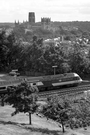BR(E) Class 43 E43080 at Durham, Durham with the 12.45pm Edinburgh to London (King's Cross) on Saturday 22 Aug 1981 - J. Scrace [233573]