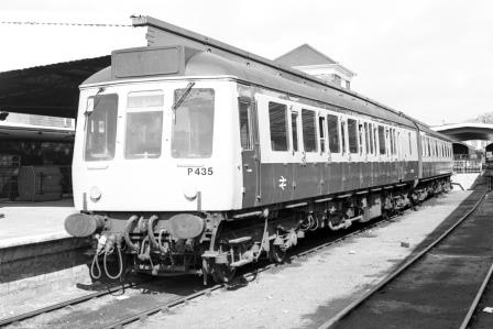 BR(W) Class 117 P435 at Plymouth Station, Devon with the 4.40pm to Gunnislake on Monday 29 Mar 1982 - J. Scrace [233581]