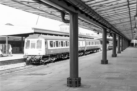 BR(W) Class 117 P435 at Plymouth Station, Devon with the 4.40pm to Gunnislake on Monday 29 Mar 1982 - J. Scrace [233582]