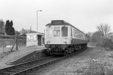 BR(W) Class 117 P435 at Gunnislake Station, Cornwall with the 2.05pm to Plymouth on Monday 29 Mar 1982 - J. Scrace [233583]