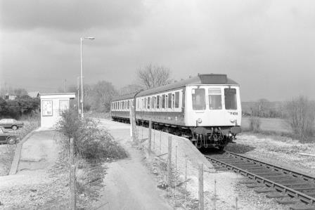 BR(W) Class 117 P435 at Gunnislake Station, Cornwall with the 2.05pm to Plymouth on Monday 29 Mar 1982 - J. Scrace [233585]