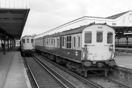 BR(S) Class 202 1018 & BR(S) Class 203 1036 at Orpington Station, Greater London with the 11.44am Hastings - Charing Cross & 12.45pm Charing Cross - Hastings service on Tuesday 13 Apr 1982 - J. Scrace [233596]