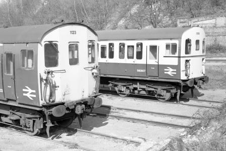 BR(S) Class 205 1123 & BR(S) Class 207 1308 at Redhill, Surrey on Thursday 15 Apr 1982 - J. Scrace [233597]
