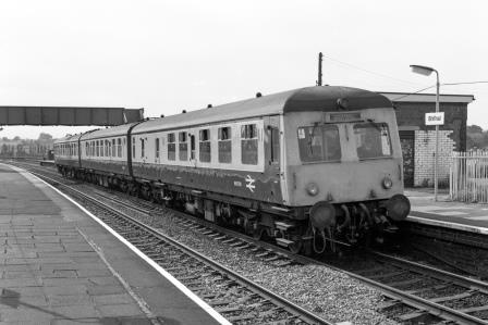 BR(W) Class 120 at Shifnal Station, Shropshire with the 3.50pm Shrewsbury - Wolverhampton service on Friday 28 May 1982 - J. Scrace [233598]