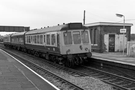 BR(W) Class 108 at Shifnal Station, Shropshire with the 3.23pm Chester - Wolverhampton service on Friday 28 May 1982 - J. Scrace [233599]