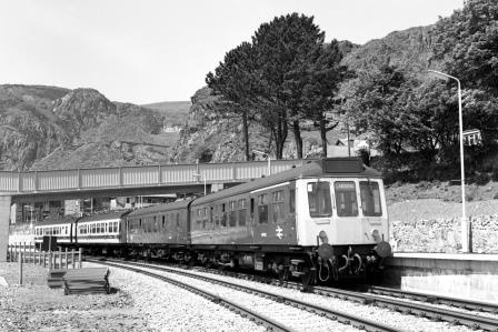 BR(W) Class 108 M52062 at Blaenau Ffestiniog Station, Gwynedd with the 1.35pm Blaenau Ffestiniog - Llandudno service on Saturday 29 May 1982 - J. Scrace [233604]
