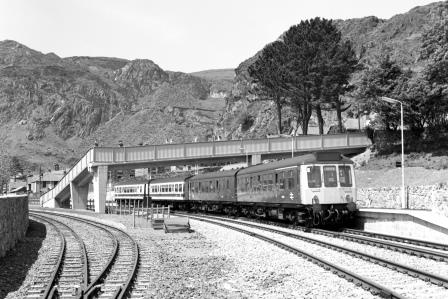 BR(W) Class 108 M52062 at Blaenau Ffestiniog Station, Gwynedd with the 1.35pm Blaenau Ffestiniog - Llandudno service on Saturday 29 May 1982 - J. Scrace [233605]