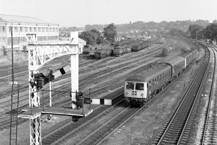 BR(E) Class 101 at Ipswich, Suffolk with the 4.20pm Ipswich - Felixstowe service on Monday 15 Aug 1983 - J. Scrace [233635]