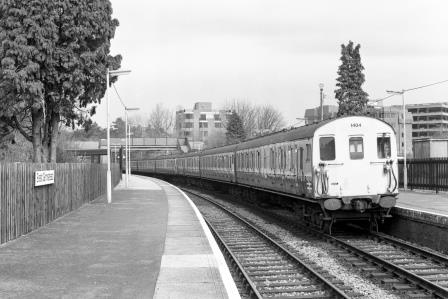 BR(S) Class 204 1404 at East Grinstead Station, West Sussex with the 12.30pm London Bridge - East Grinstead service on Monday 09 Apr 1984 - J. Scrace [233644]
