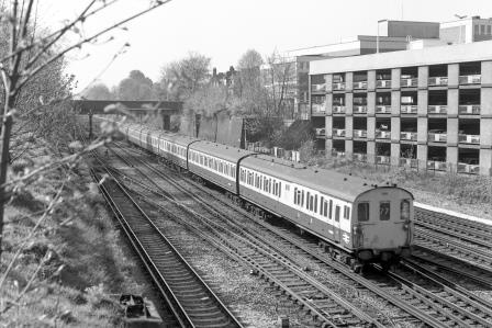 BR(S) Class 204 1119 at East Croydon, Greater London with the 9.24am East Grinstead - London Bridge service on Thursday 26 Apr 1984 - J. Scrace [233645]