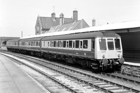 BR(W) Class 118 P463 at Barnstaple Station, Devon with the 12.28pm Barnstaple - Exeter St. Davids service on Wednesday 30 May 1984 - J. Scrace [233653]