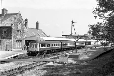BR(W) Class 118 P463 at Barnstaple Station, Devon with the 1.58pm Exeter St. Davids - Barnstaple service on Wednesday 30 May 1984 - J. Scrace [233655]