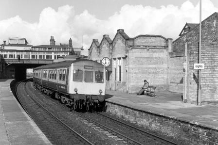 BR(E) Class 101 E54218 at Keighley Station, Yorkshire with the 10.30am Keighley - Bradford Forster Square service on Monday 25 Mar 1985 - J. Scrace [233663]