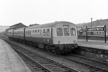 BR(W) Class 101 W53333 at Aberystwyth Station, Dyfed with the 2.42pm Shrewsbury - Aberystwyth service on Saturday 25 May 1985 - J. Scrace [233666]