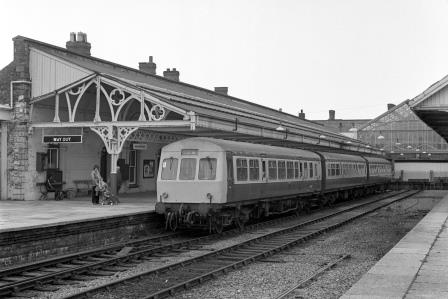 BR(W) Class 101 at Aberystwyth Station, Dyfed with the 5.12pm Aberystwyth - Shrewsbury service on Saturday 25 May 1985 - J. Scrace [233667]