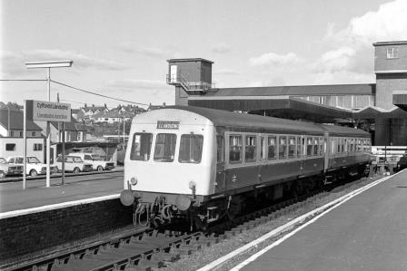BR(W) Class 101 at Llandudno Junction Station, Clwyd with the 6.04pm Llandudno Junction - Llandudno service on Tuesday 28 May 1985 - J. Scrace [233673]