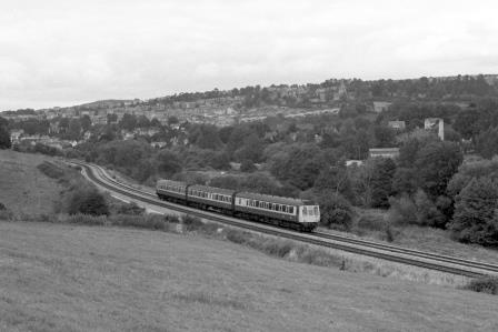 BR(W) Class 117 B427 at Stroud, Gloucestershire with the 1.30pm Cheltenham Spa - Swindon service on Bank Holiday Monday 26 Aug 1985 - J. Scrace [233677]