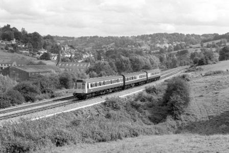 BR(W) Class 117 B427 at Stroud, Gloucestershire with the 3.03pm Swindon - Cheltenham Spa service on Bank Holiday Monday 26 Aug 1985 - J. Scrace [233678]