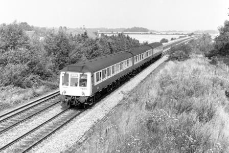 BR(W) Class 117 L417 at Radley, Oxfordshire with the 12.12pm Oxford - Paddington service on Friday 30 Aug 1985 - J. Scrace [233679]