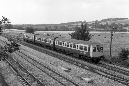BR(W) Class 101 C822 at Lower Basildon, Berkshire with the 3.47pm Oxford - Reading service on Friday 30 Aug 1985 - J. Scrace [233680]