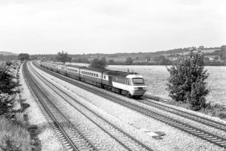 BR(W) Class 43 at Lower Basildon, Berkshire with the 1.12pm Great Malvern - Paddington service on Friday 30 Aug 1985 - J. Scrace [233686]